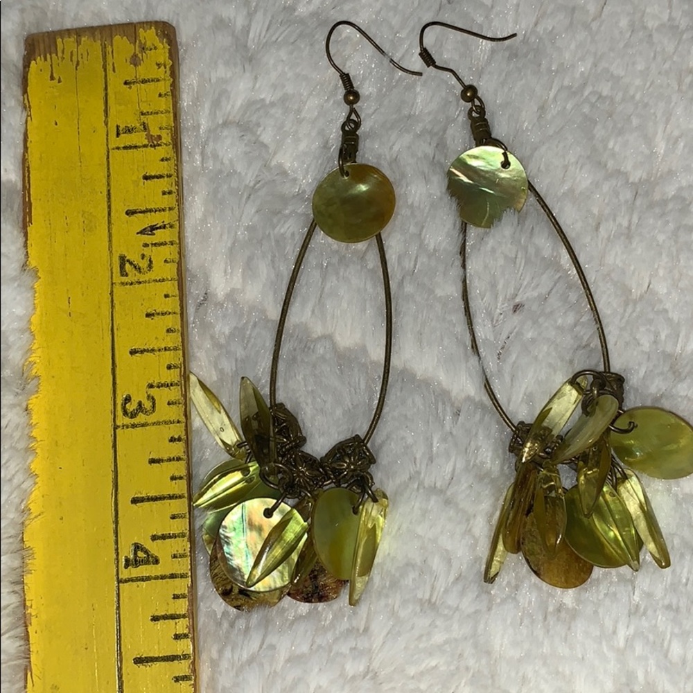 Metal w Shell Dangling Earringd - Picture 6 of 6